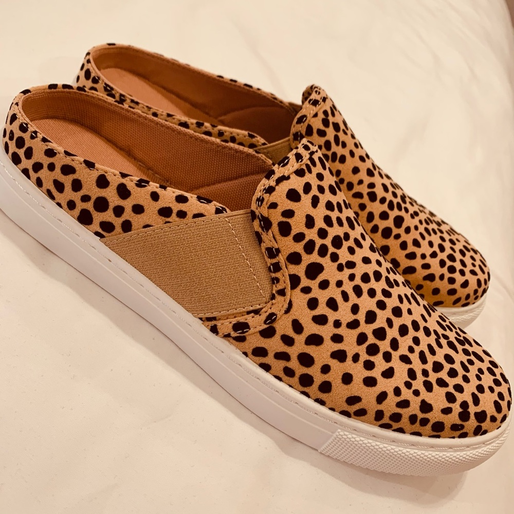 BRAND NEW Outwoods slip ons womens size 10